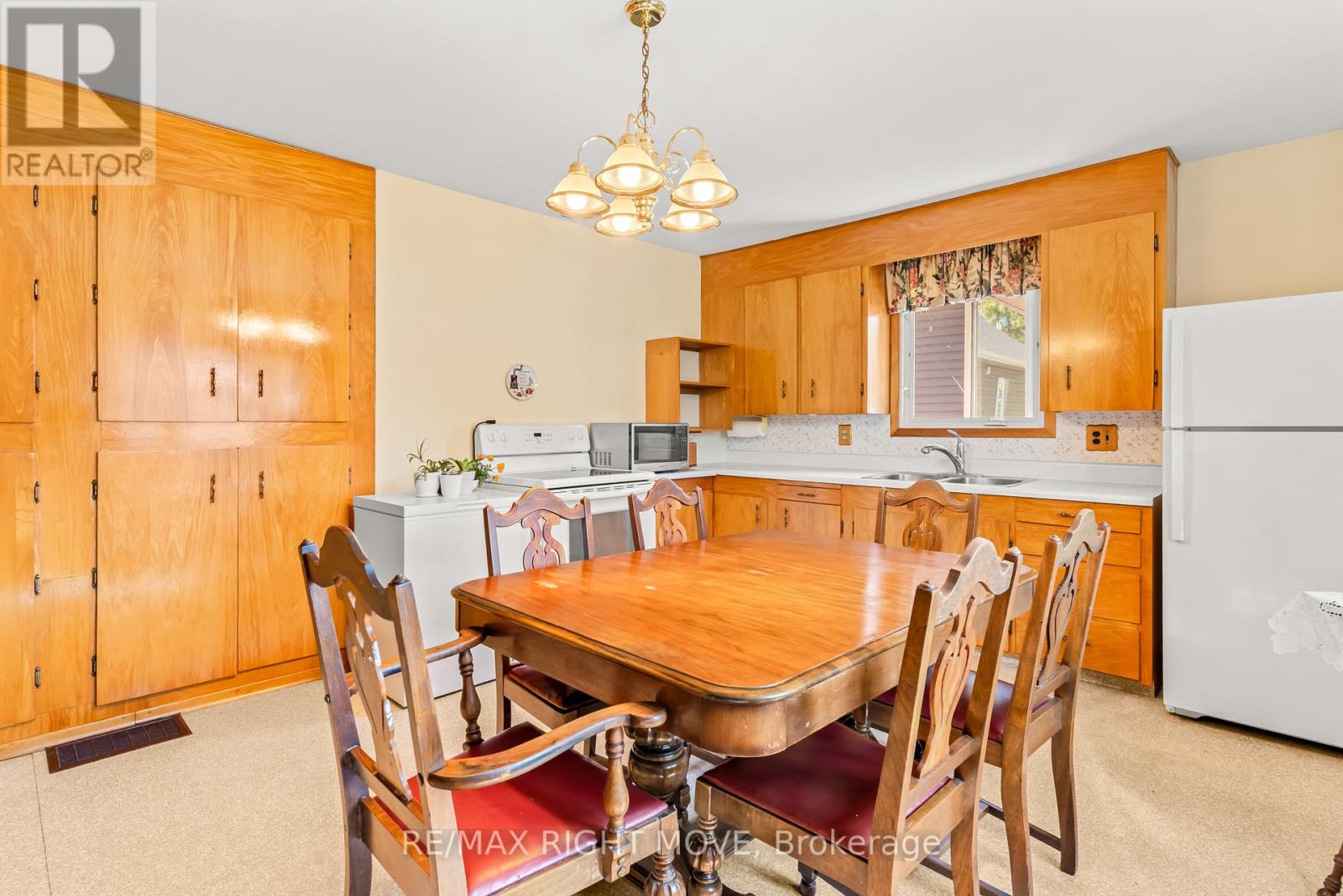 504 Simcoe Street, Brock, Ontario  L0K 1A0 - Photo 10 - N12421882