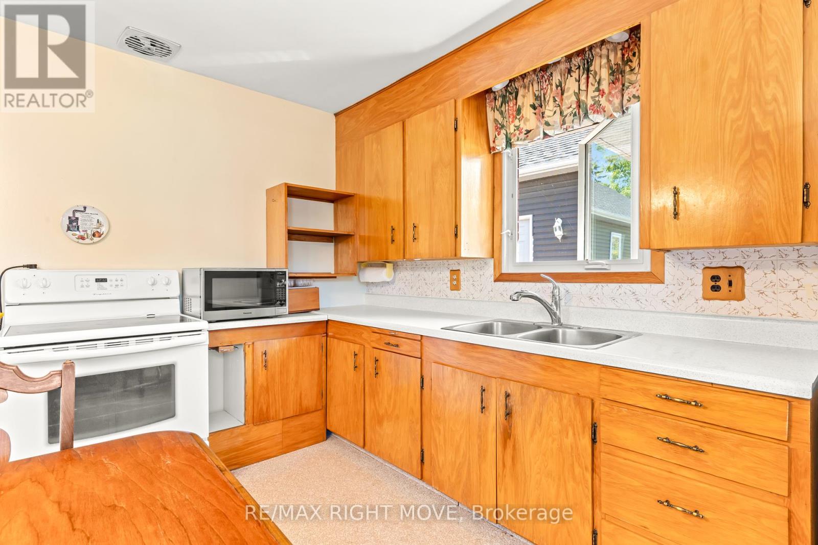 504 Simcoe Street, Brock, Ontario  L0K 1A0 - Photo 12 - N12421882