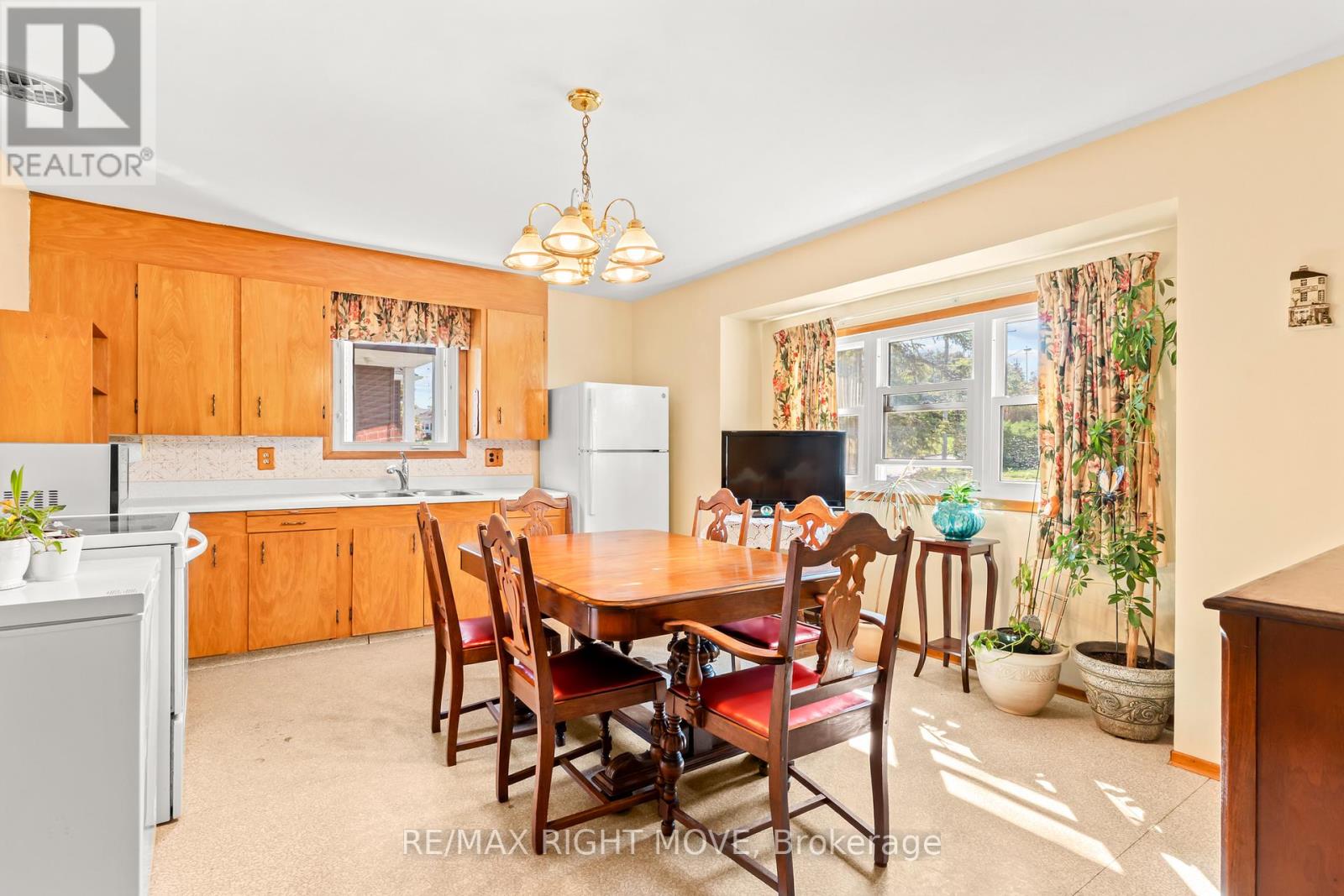 504 Simcoe Street, Brock, Ontario  L0K 1A0 - Photo 9 - N12421882