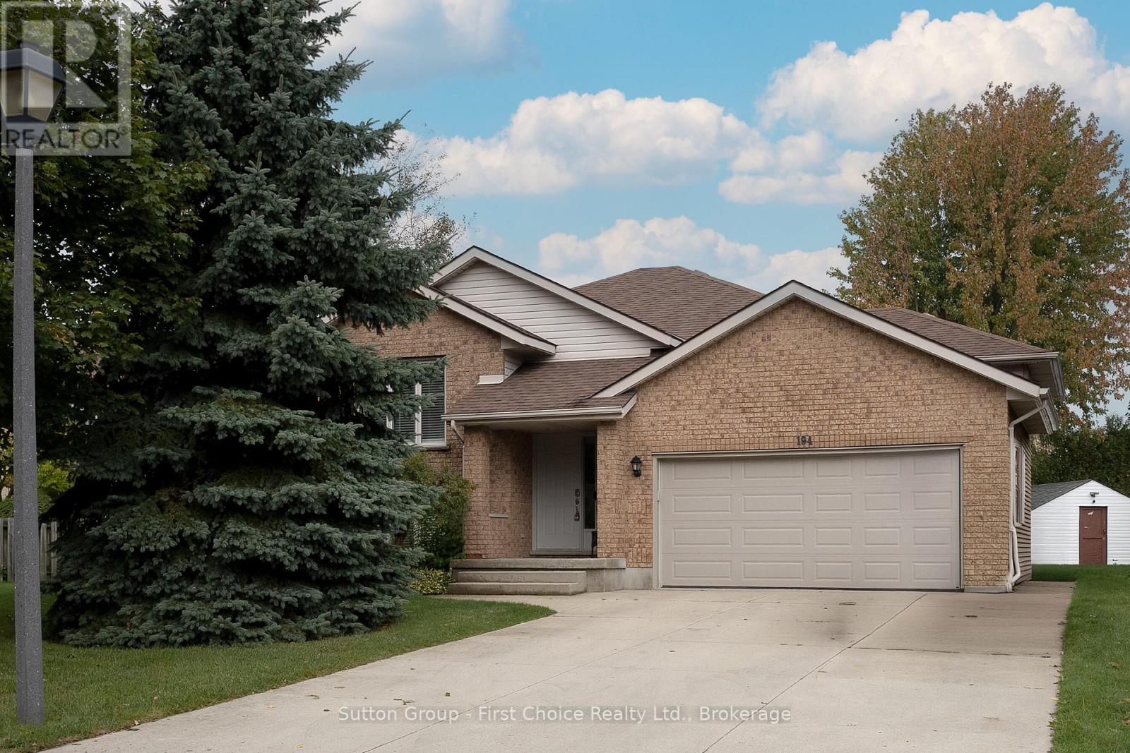 194 Norwood Court, Stratford, Ontario  N5A 7S7 - Photo 2 - X12422050