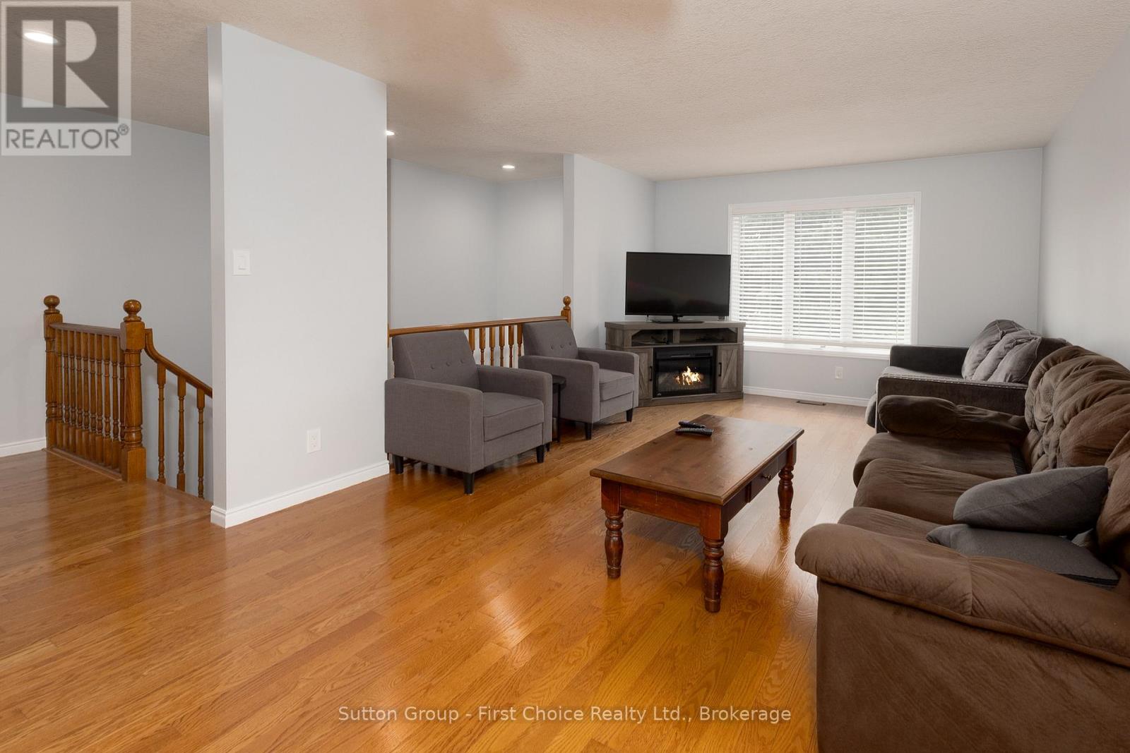 194 Norwood Court, Stratford, Ontario  N5A 7S7 - Photo 9 - X12422050