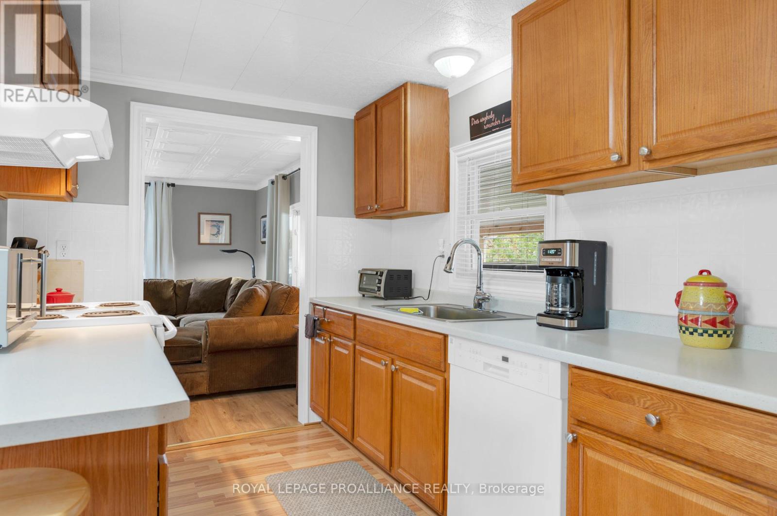 15 Finch Lane, Quinte West (Sidney Ward), Ontario  K8N 4Z3 - Photo 4 - X12422007
