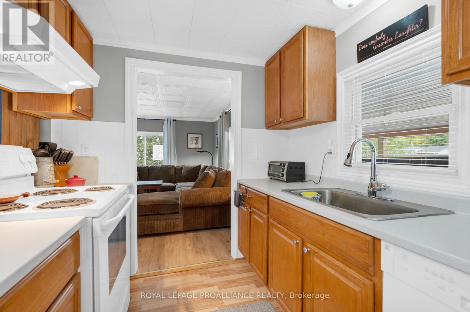 15 Finch Lane, Quinte West (Sidney Ward), Ontario  K8N 4Z3 - Photo 5 - X12422007