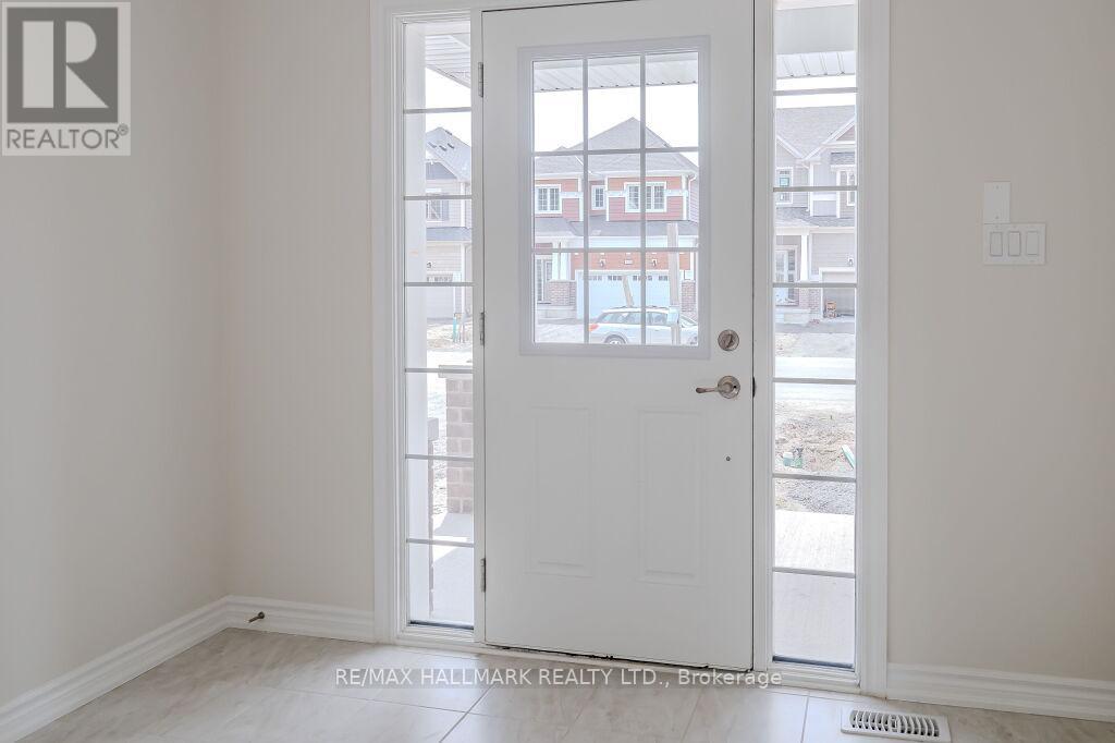 395 Beechwood Forest Lane, Gravenhurst, Ontario  P1P 0H8 - Photo 2 - X12421938
