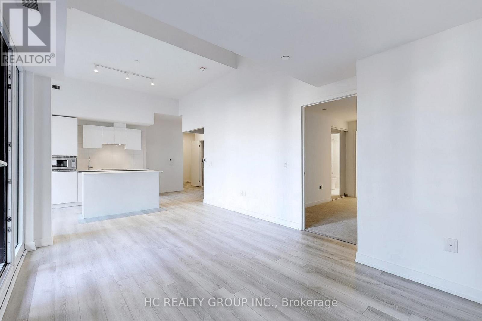 608 - 238 Simcoe Street W, Toronto, Ontario  M5T 3B9 - Photo 4 - C12422026