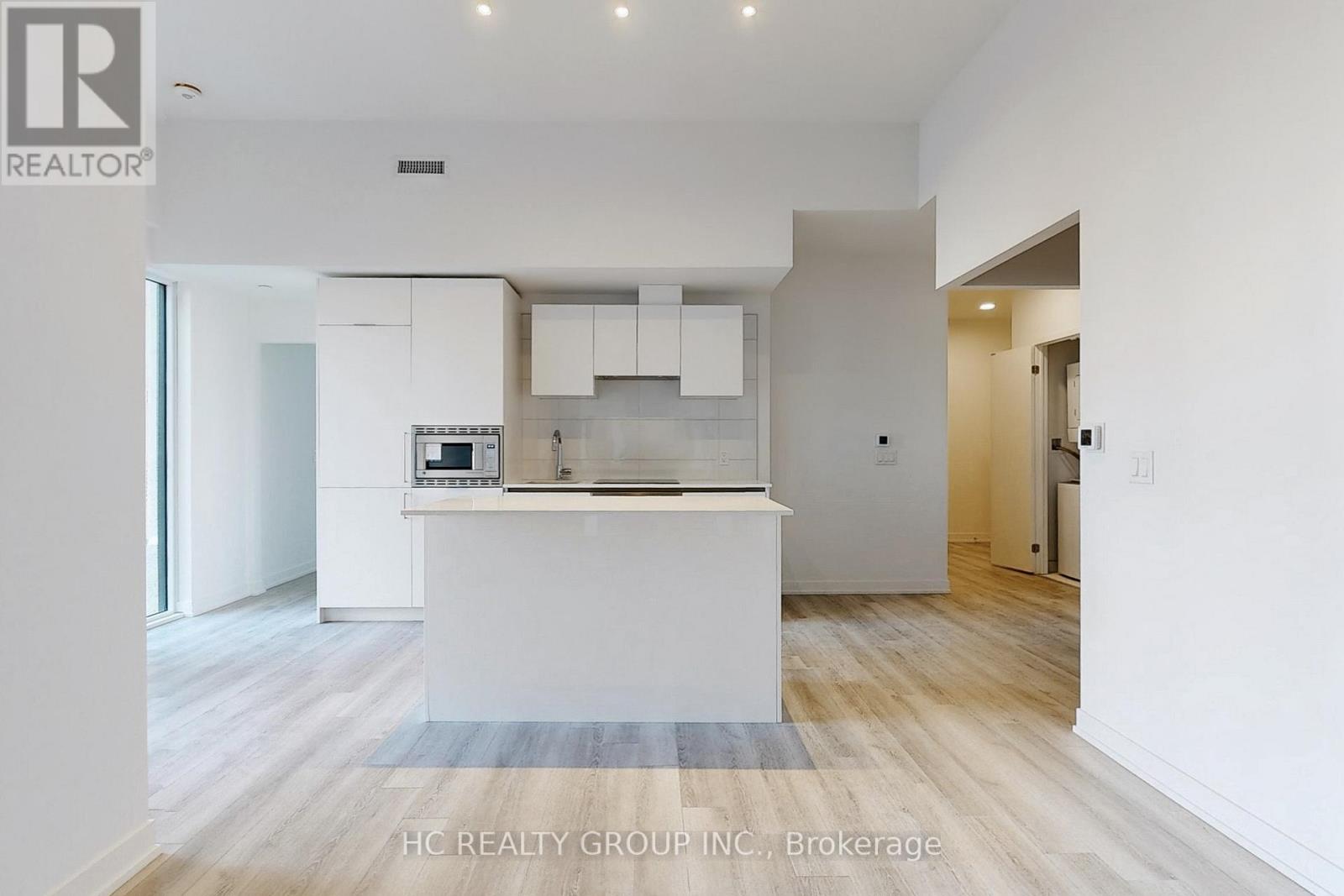 608 - 238 Simcoe Street W, Toronto, Ontario  M5T 3B9 - Photo 6 - C12422026