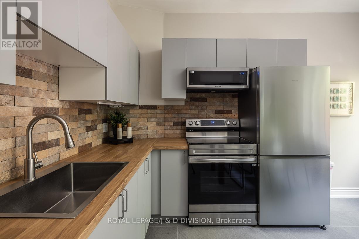 16 Boswell Avenue, Toronto, Ontario  M5R 1M4 - Photo 12 - C12422048