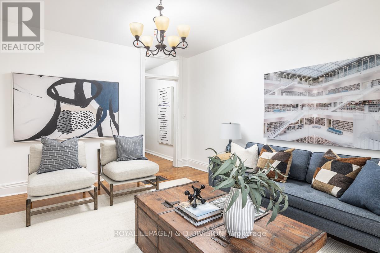 16 Boswell Avenue, Toronto, Ontario  M5R 1M4 - Photo 18 - C12422048