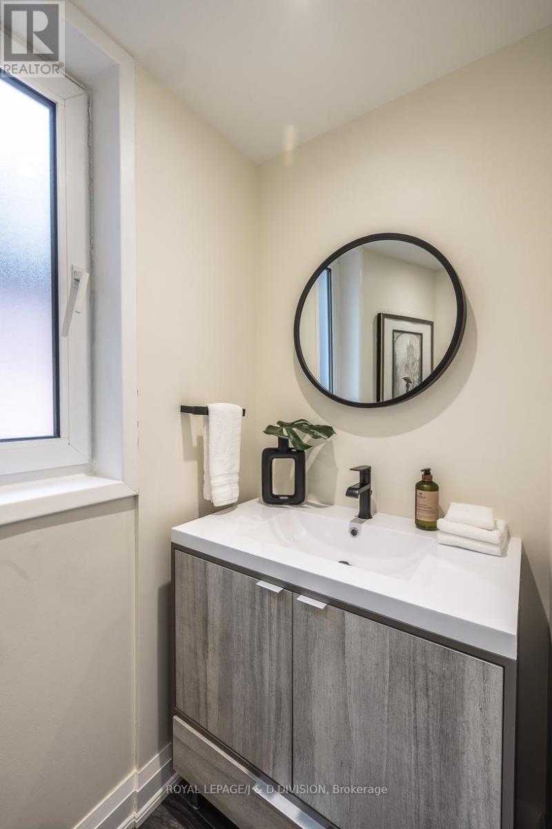 16 Boswell Avenue, Toronto, Ontario  M5R 1M4 - Photo 22 - C12422048