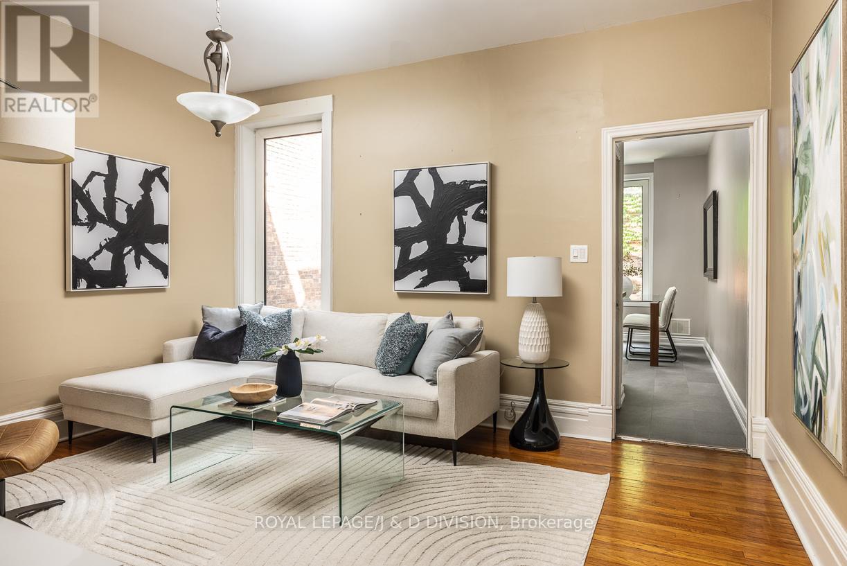 16 Boswell Avenue, Toronto, Ontario  M5R 1M4 - Photo 8 - C12422048
