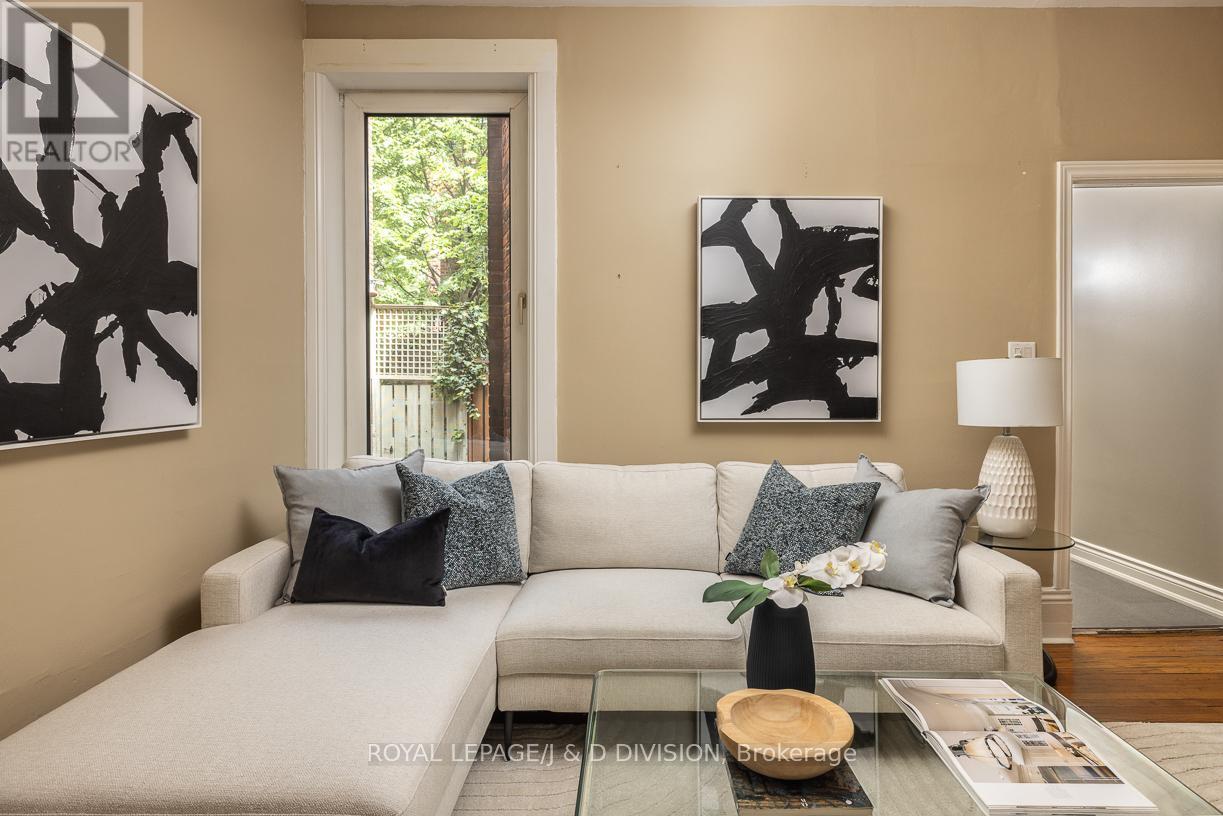 16 Boswell Avenue, Toronto, Ontario  M5R 1M4 - Photo 9 - C12422048