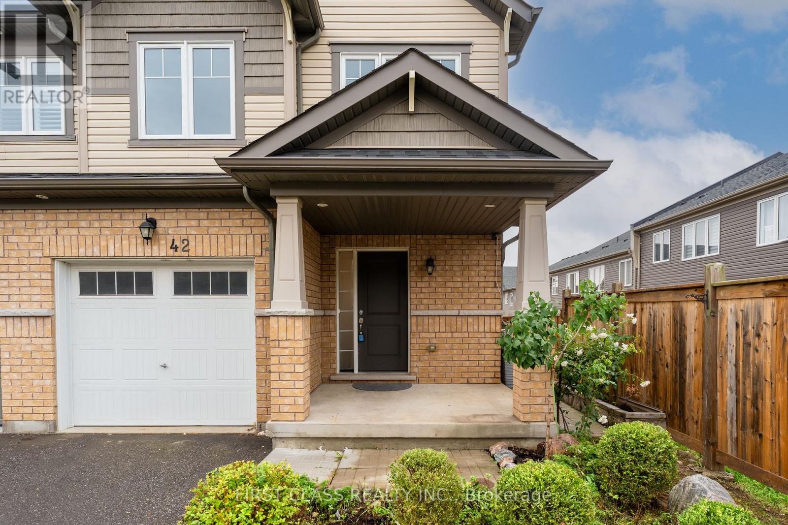 42 Great Gabe Crescent, Oshawa, Ontario  L1L 0C1 - Photo 4 - E12422012