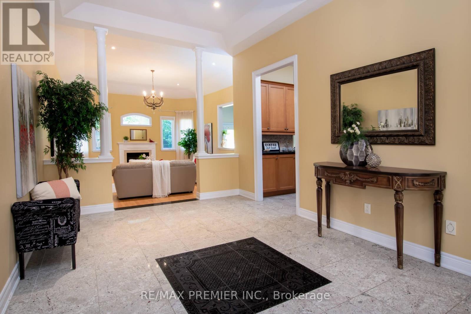 28 Timberwood Drive, Vaughan, Ontario  L0J 1C0 - Photo 10 - N12422051
