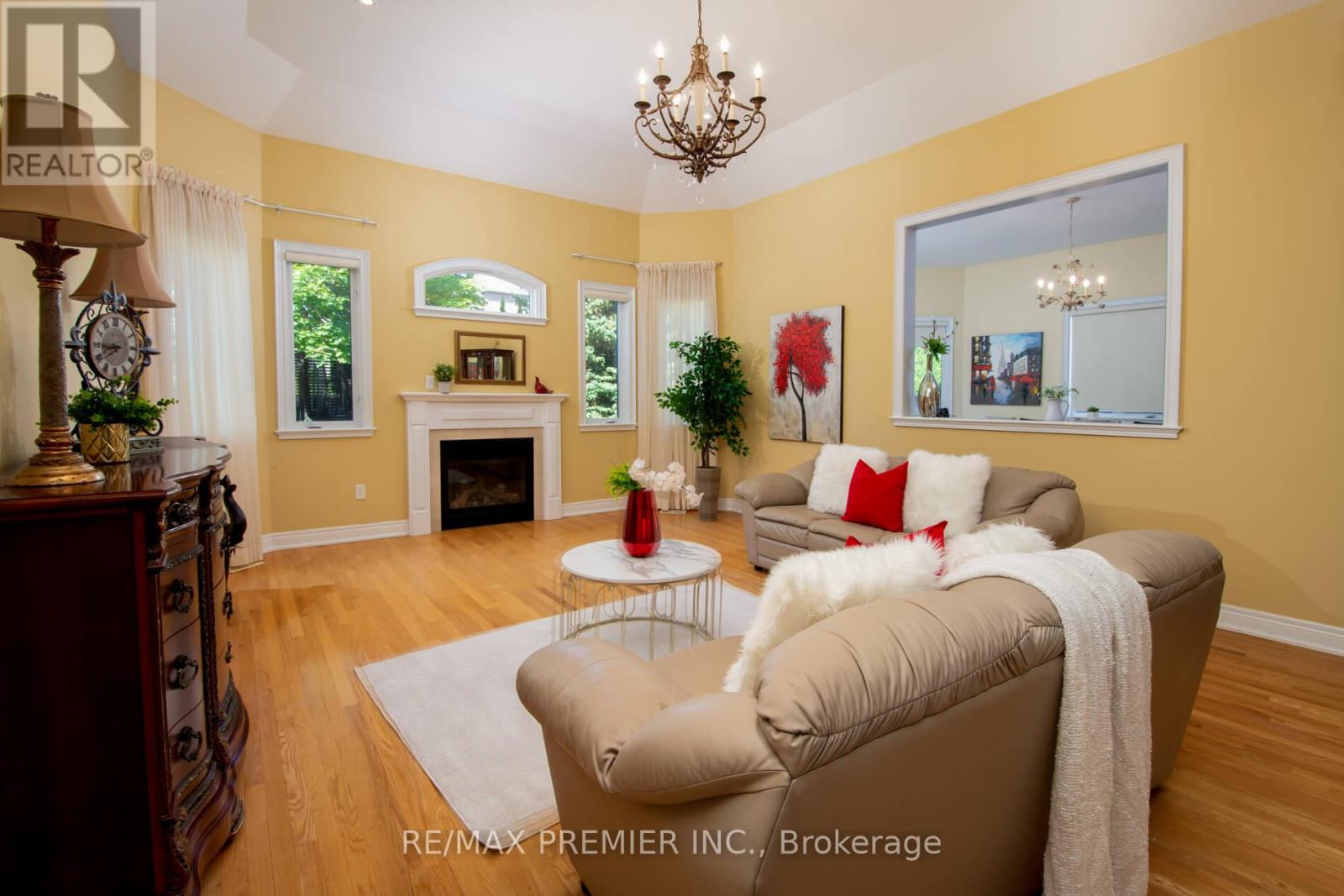 28 Timberwood Drive, Vaughan, Ontario  L0J 1C0 - Photo 11 - N12422051