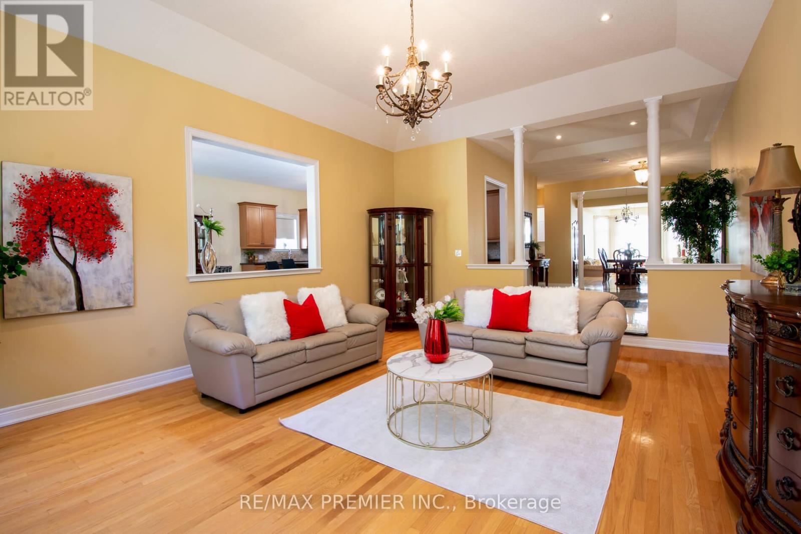 28 Timberwood Drive, Vaughan, Ontario  L0J 1C0 - Photo 12 - N12422051