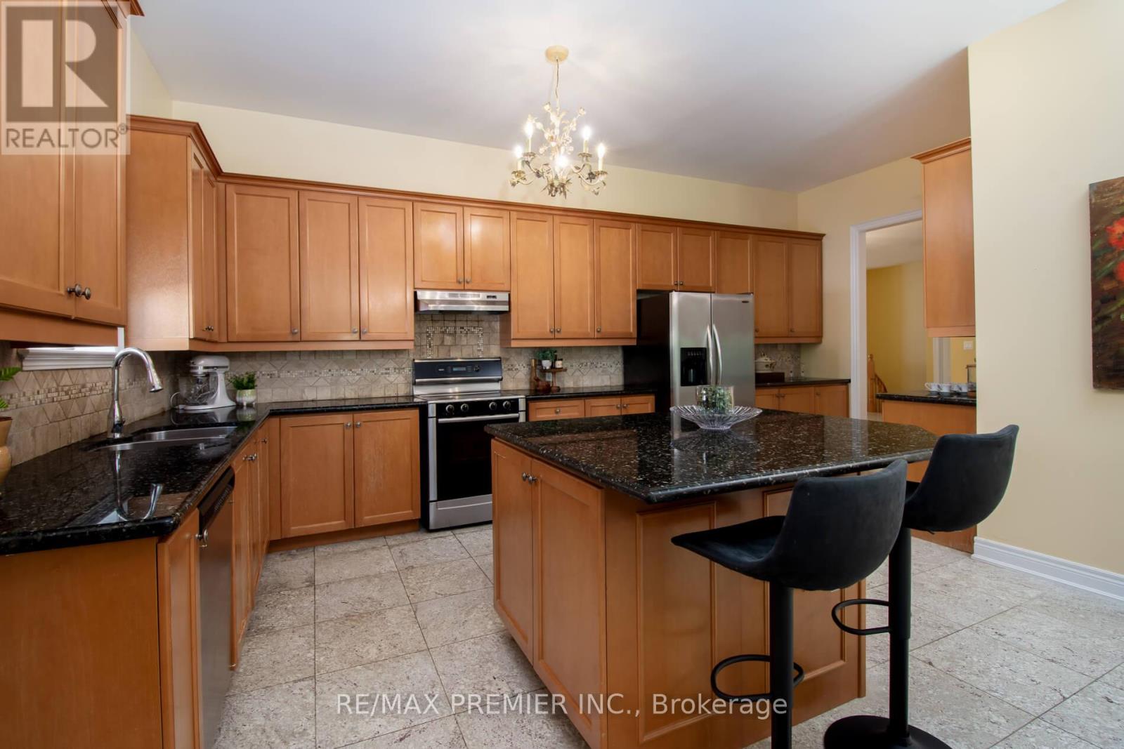 28 Timberwood Drive, Vaughan, Ontario  L0J 1C0 - Photo 15 - N12422051