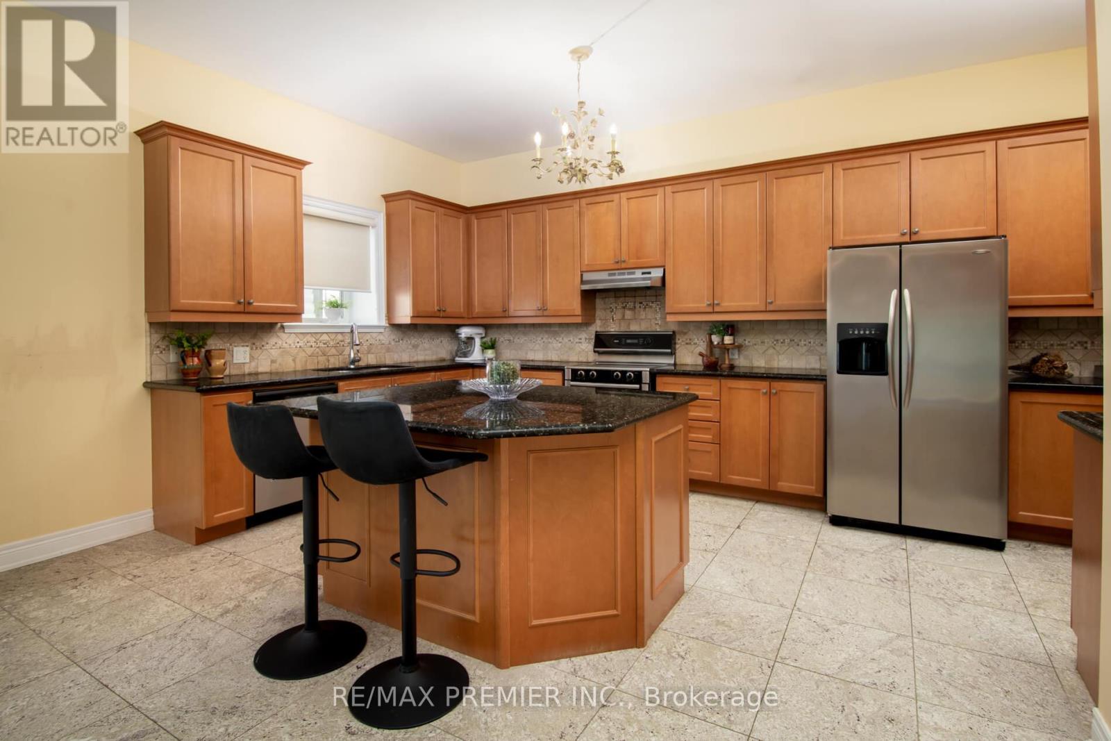 28 Timberwood Drive, Vaughan, Ontario  L0J 1C0 - Photo 16 - N12422051