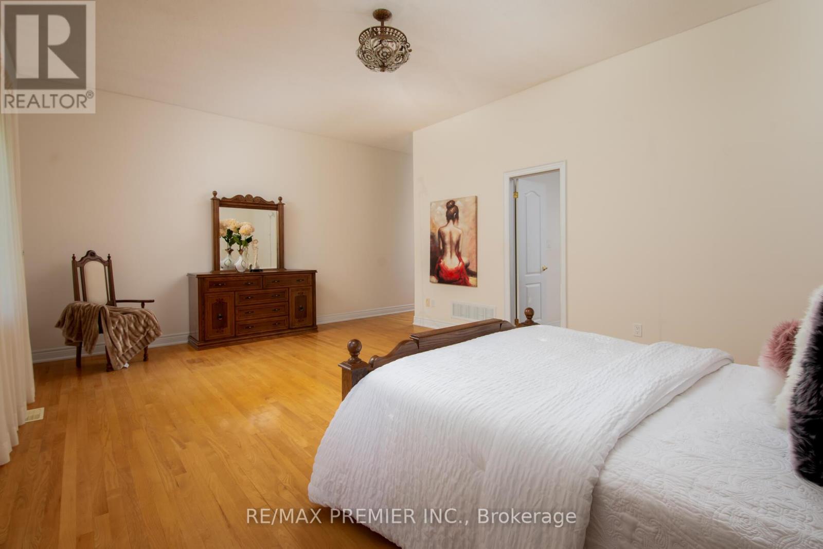 28 Timberwood Drive, Vaughan, Ontario  L0J 1C0 - Photo 21 - N12422051