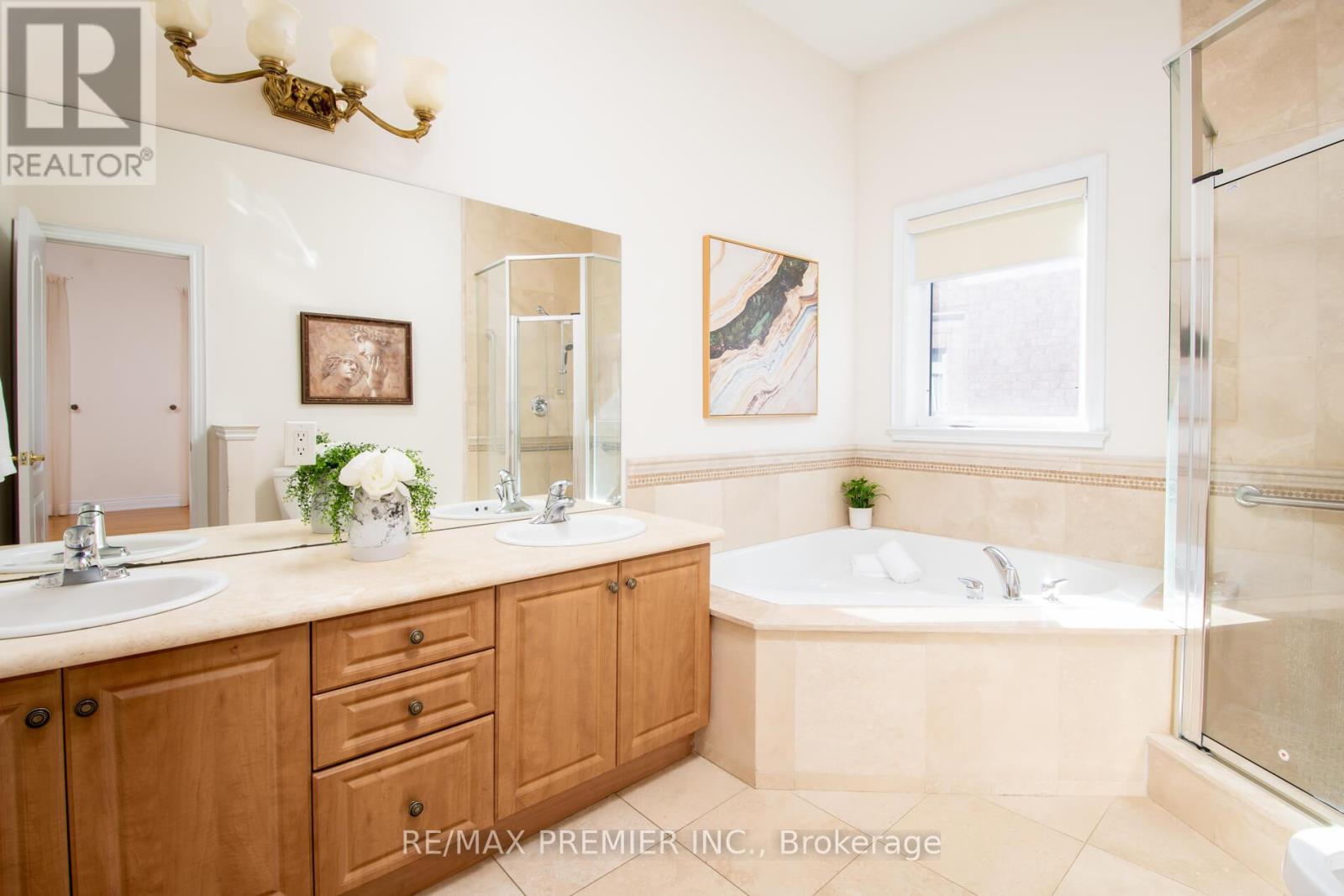 28 Timberwood Drive, Vaughan, Ontario  L0J 1C0 - Photo 22 - N12422051