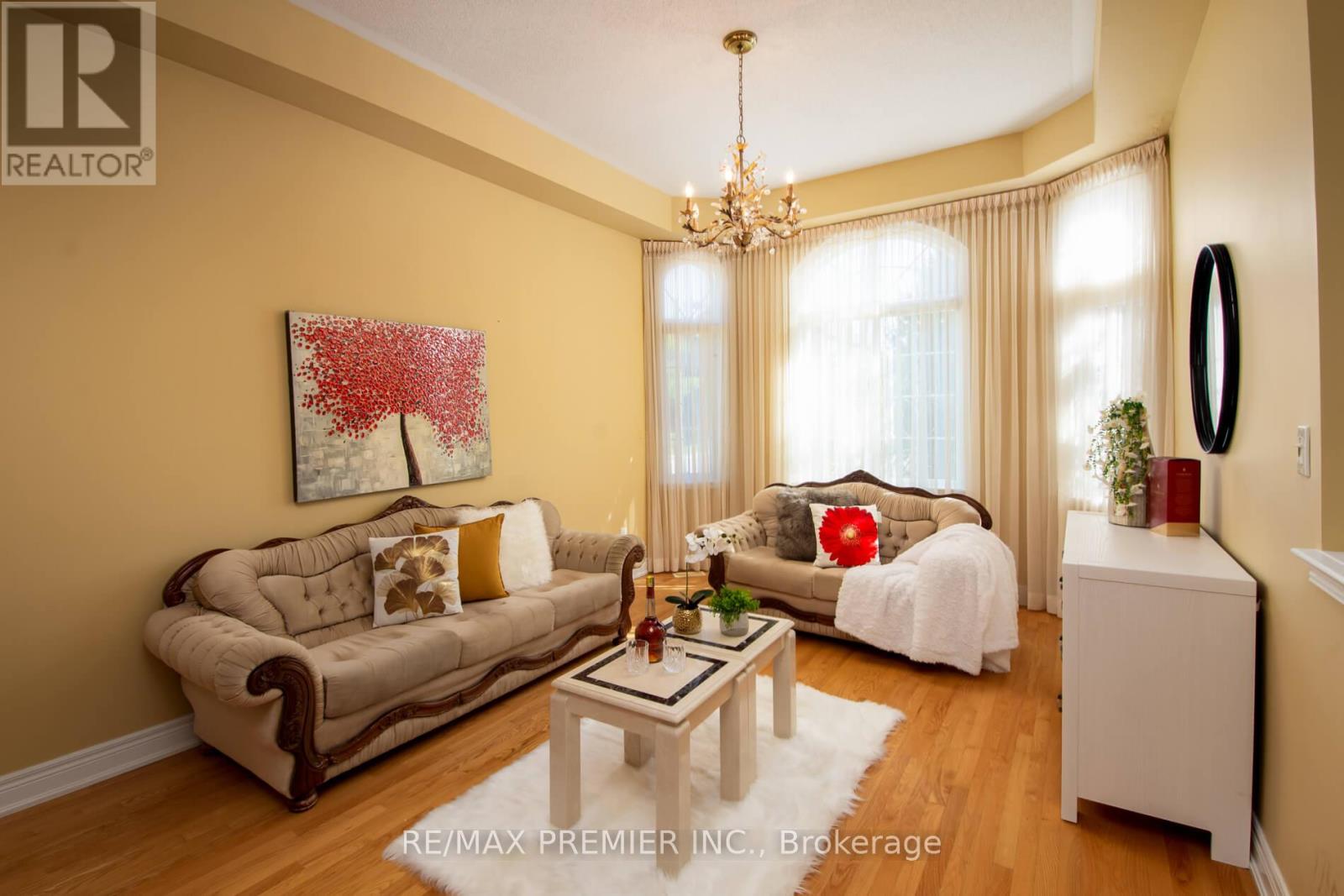 28 Timberwood Drive, Vaughan, Ontario  L0J 1C0 - Photo 6 - N12422051