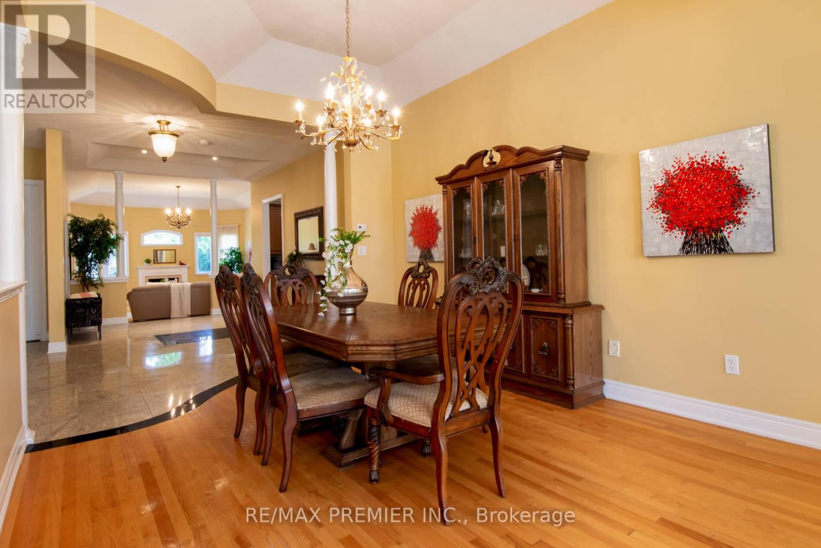 28 Timberwood Drive, Vaughan, Ontario  L0J 1C0 - Photo 8 - N12422051