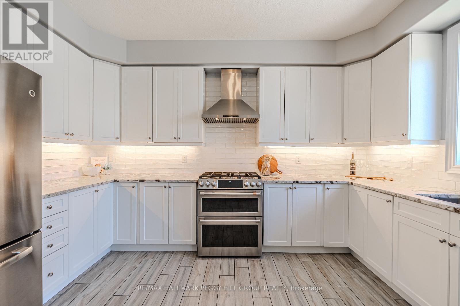 7 Garbutt Crescent, Collingwood, Ontario  L9Y 0H5 - Photo 4 - S12421958