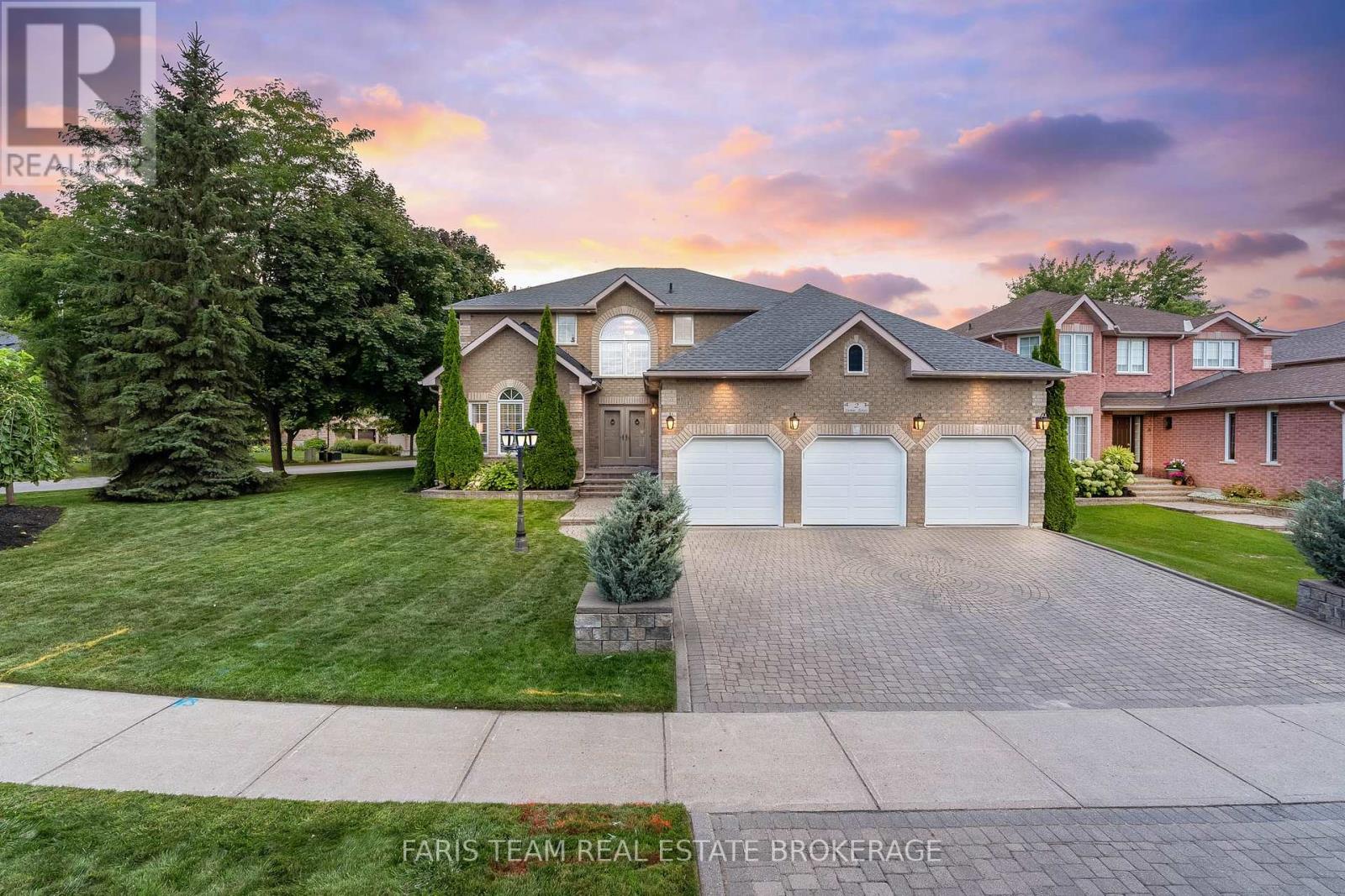 2 SUMAC STREET, Barrie, Ontario