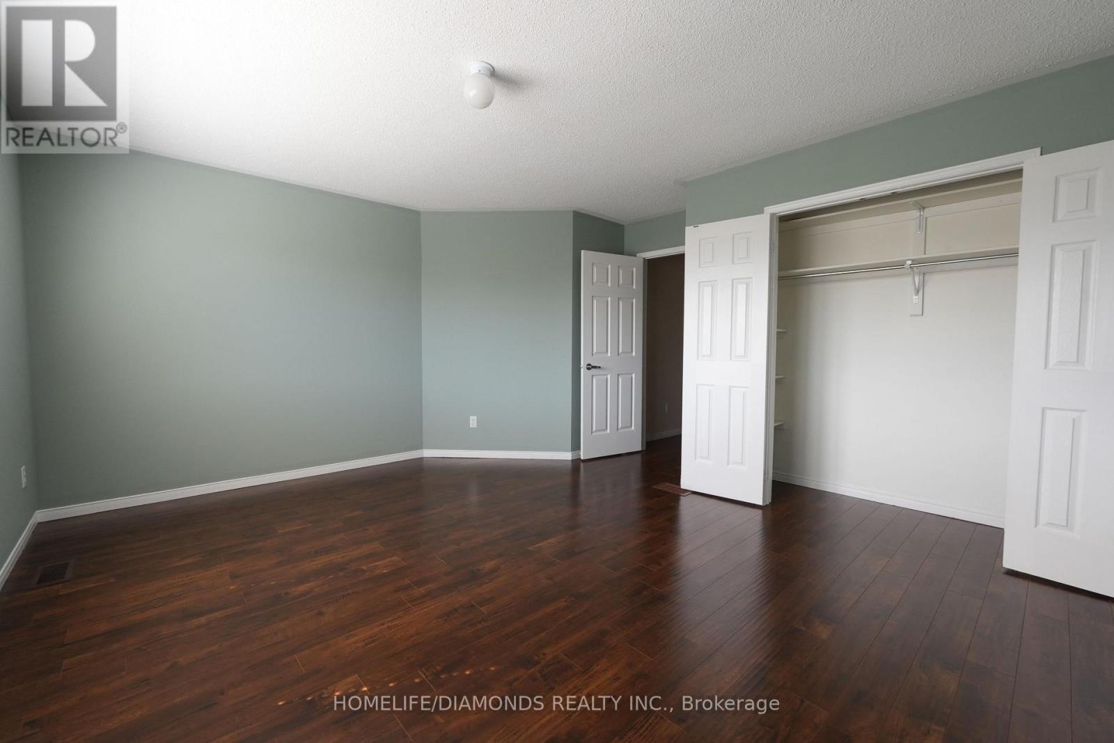 5267 Brookwood Court, Mississauga, Ontario  L5V 2N8 - Photo 12 - W12421954
