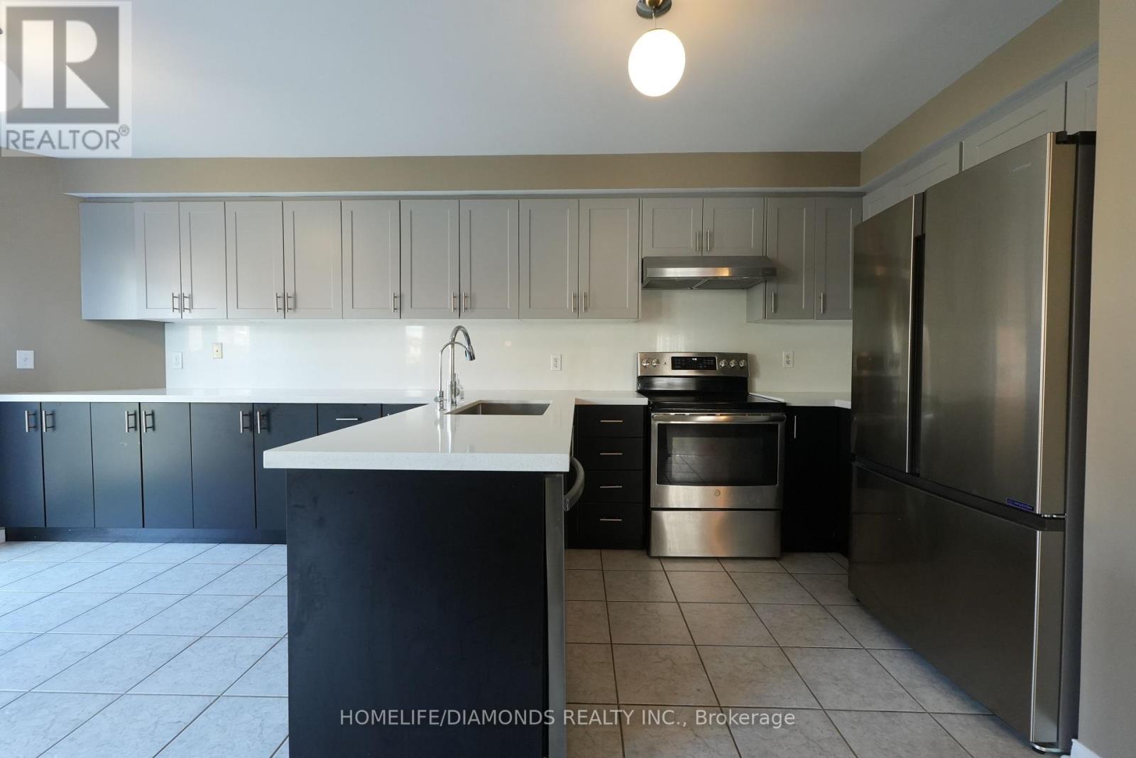5267 Brookwood Court, Mississauga, Ontario  L5V 2N8 - Photo 5 - W12421954