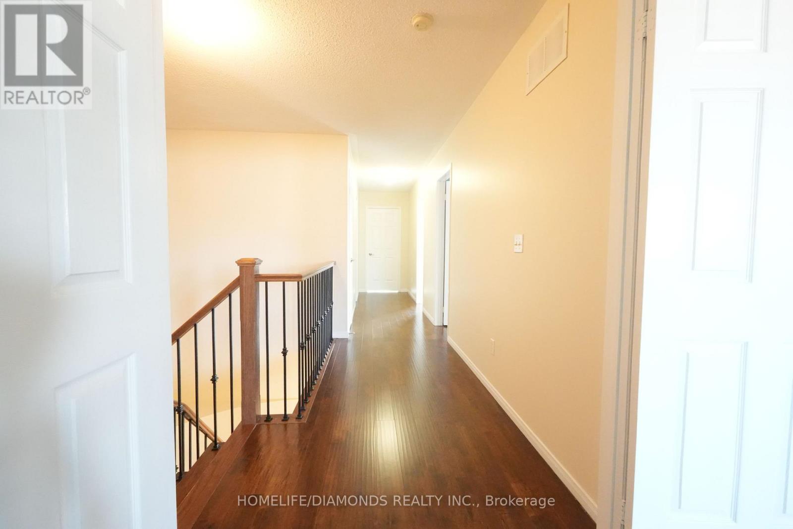 5267 Brookwood Court, Mississauga, Ontario  L5V 2N8 - Photo 8 - W12421954