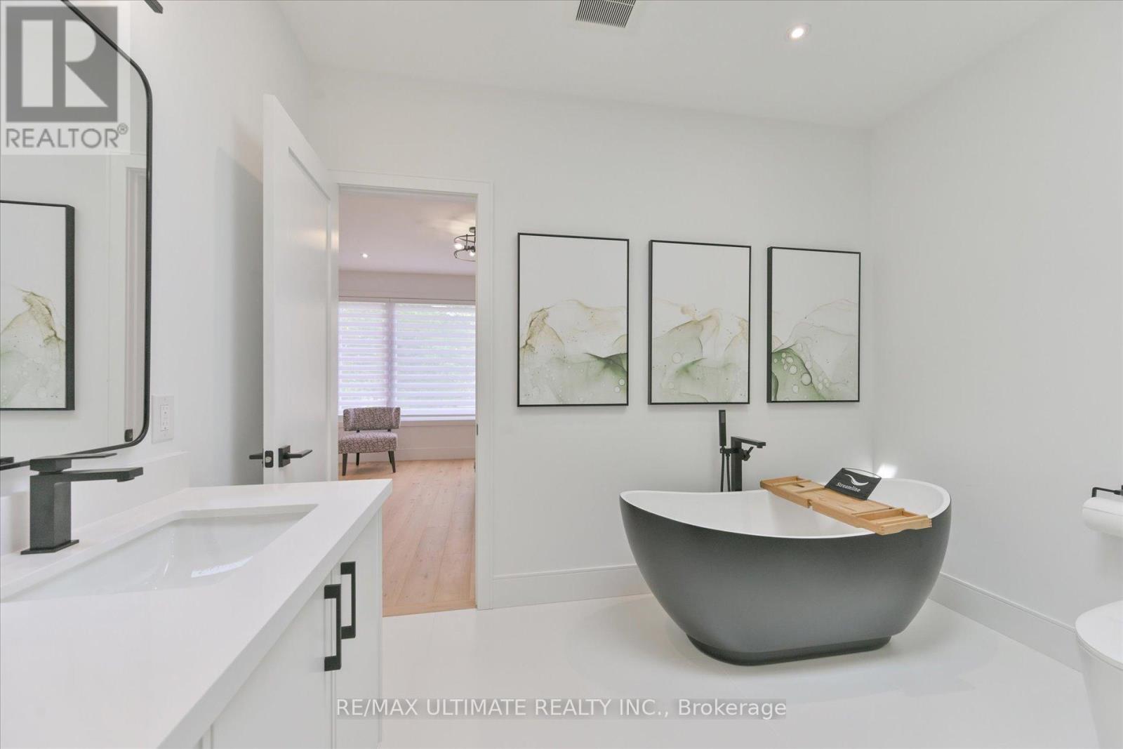 32 Thirty Eighth Street, Toronto, Ontario  M8W 3L9 - Photo 27 - W12422029