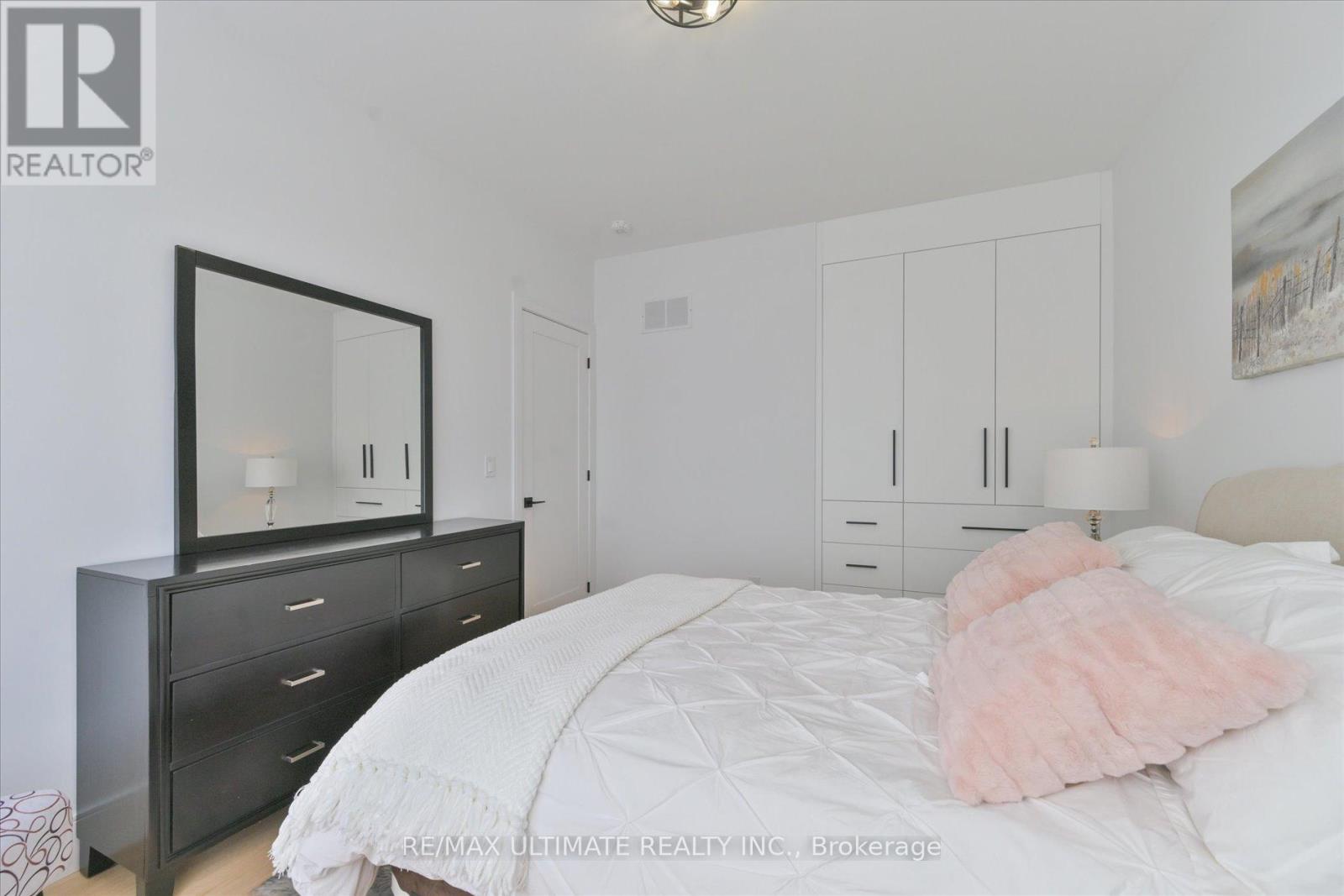32 Thirty Eighth Street, Toronto, Ontario  M8W 3L9 - Photo 32 - W12422029