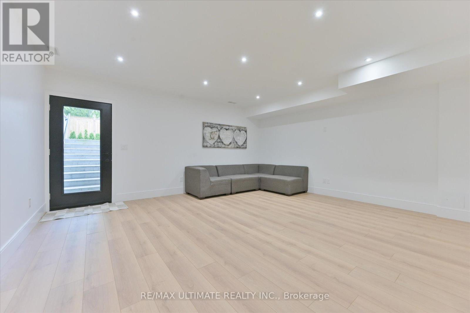 32 Thirty Eighth Street, Toronto, Ontario  M8W 3L9 - Photo 36 - W12422029