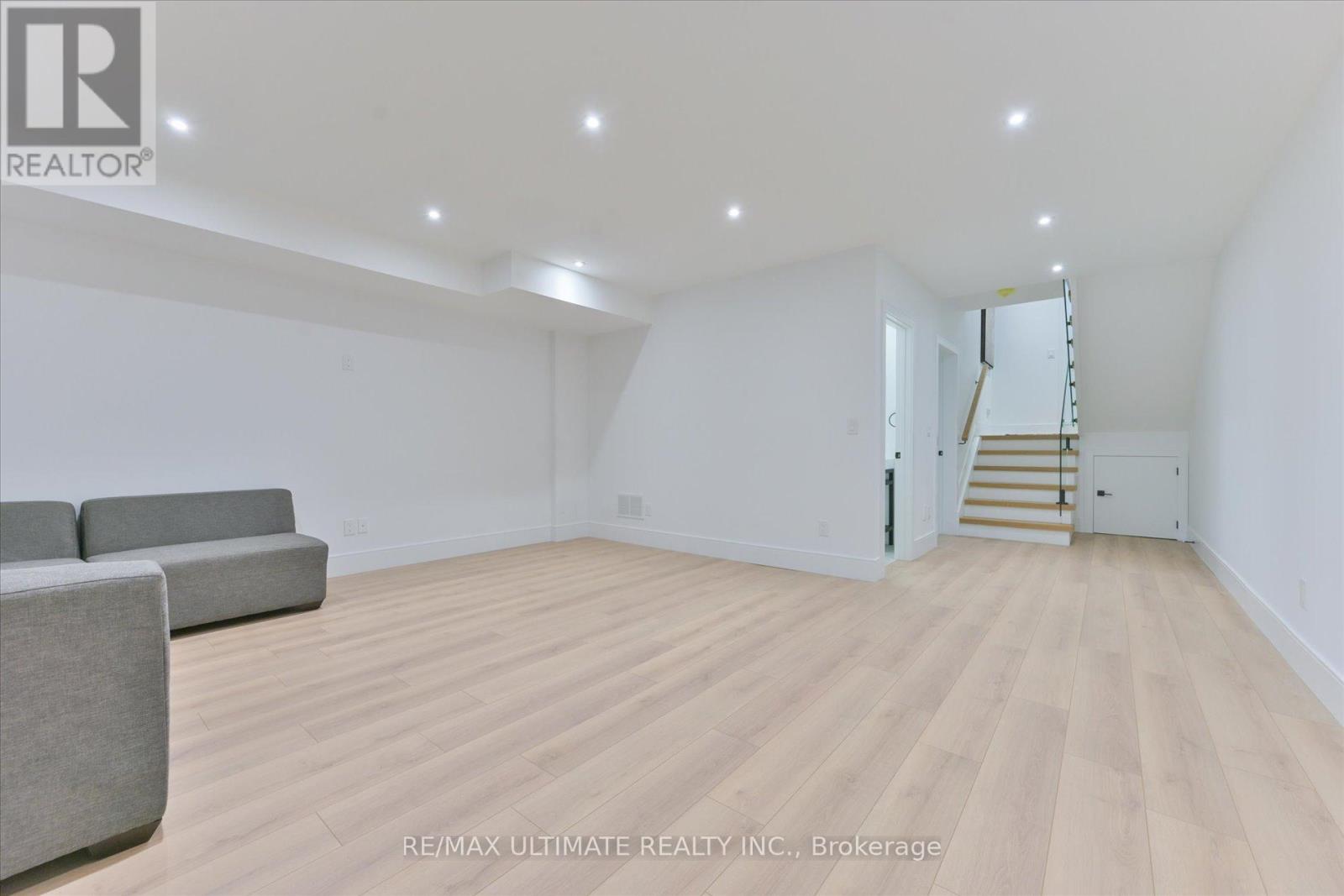 32 Thirty Eighth Street, Toronto, Ontario  M8W 3L9 - Photo 37 - W12422029