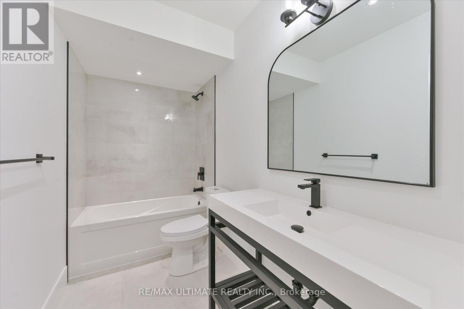 32 Thirty Eighth Street, Toronto, Ontario  M8W 3L9 - Photo 38 - W12422029