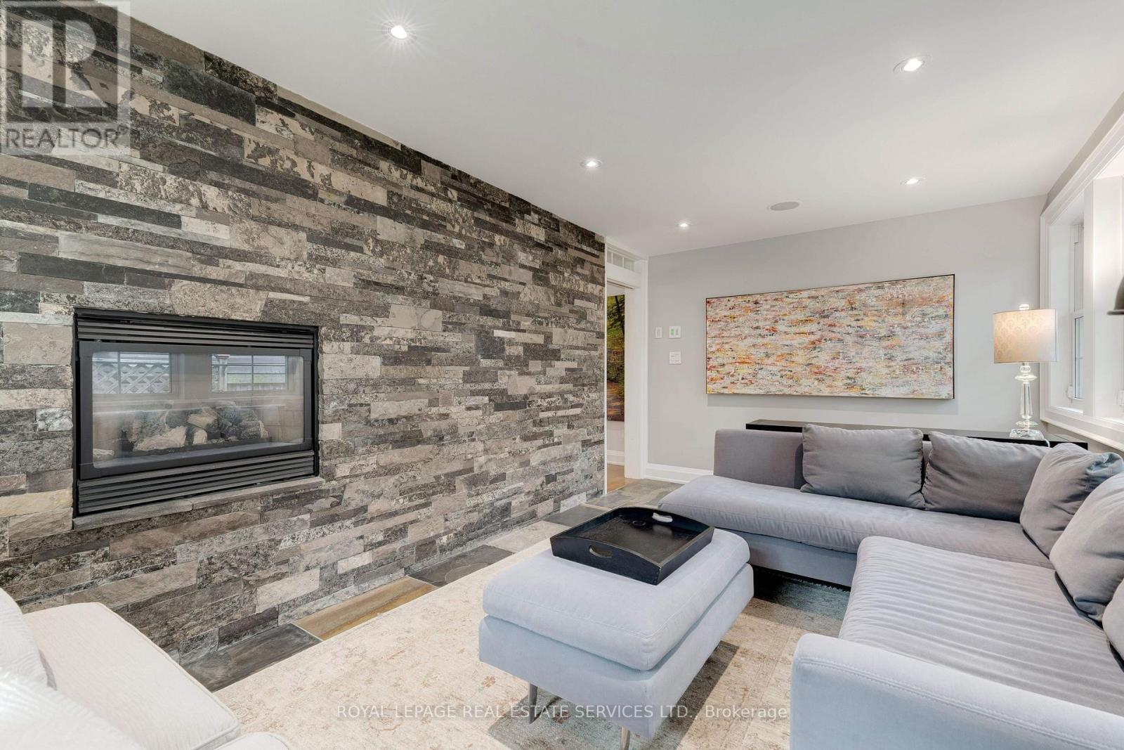 938 Meadow Wood Road, Mississauga, Ontario  L5J 2S6 - Photo 10 - W12422069