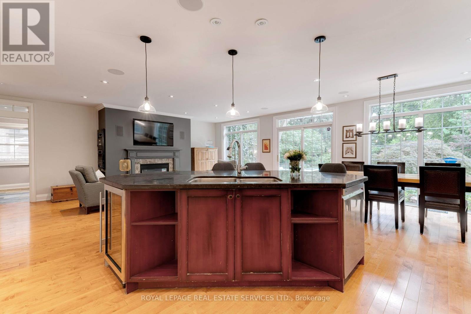 938 Meadow Wood Road, Mississauga, Ontario  L5J 2S6 - Photo 16 - W12422069