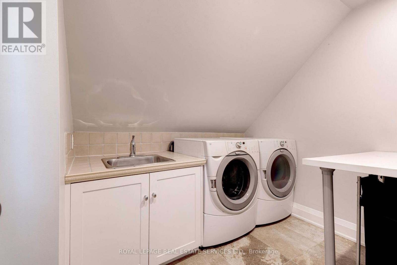 938 Meadow Wood Road, Mississauga, Ontario  L5J 2S6 - Photo 25 - W12422069