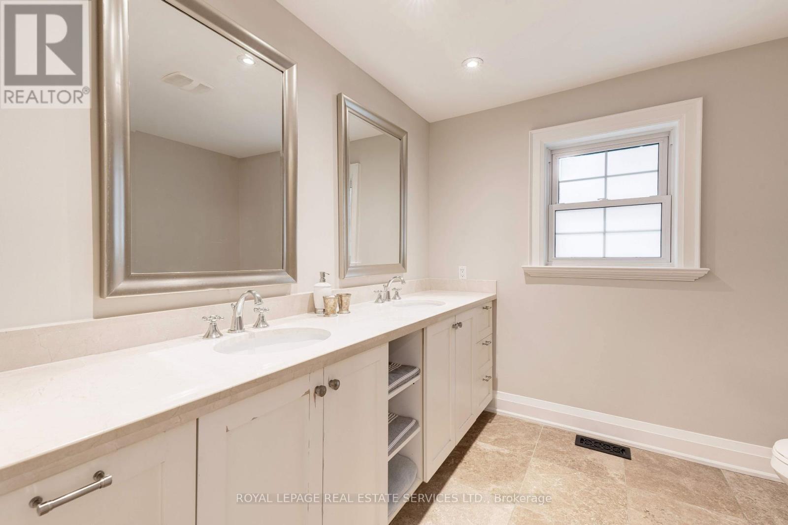 938 Meadow Wood Road, Mississauga, Ontario  L5J 2S6 - Photo 29 - W12422069