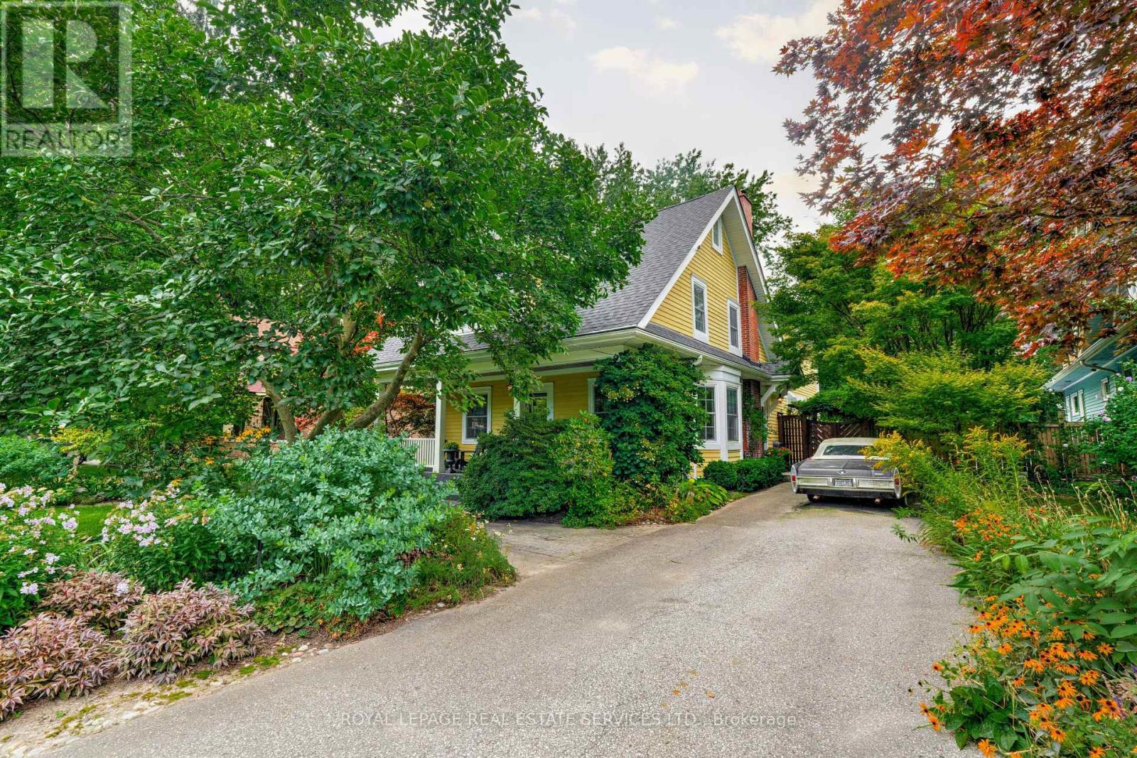 938 Meadow Wood Road, Mississauga, Ontario  L5J 2S6 - Photo 3 - W12422069