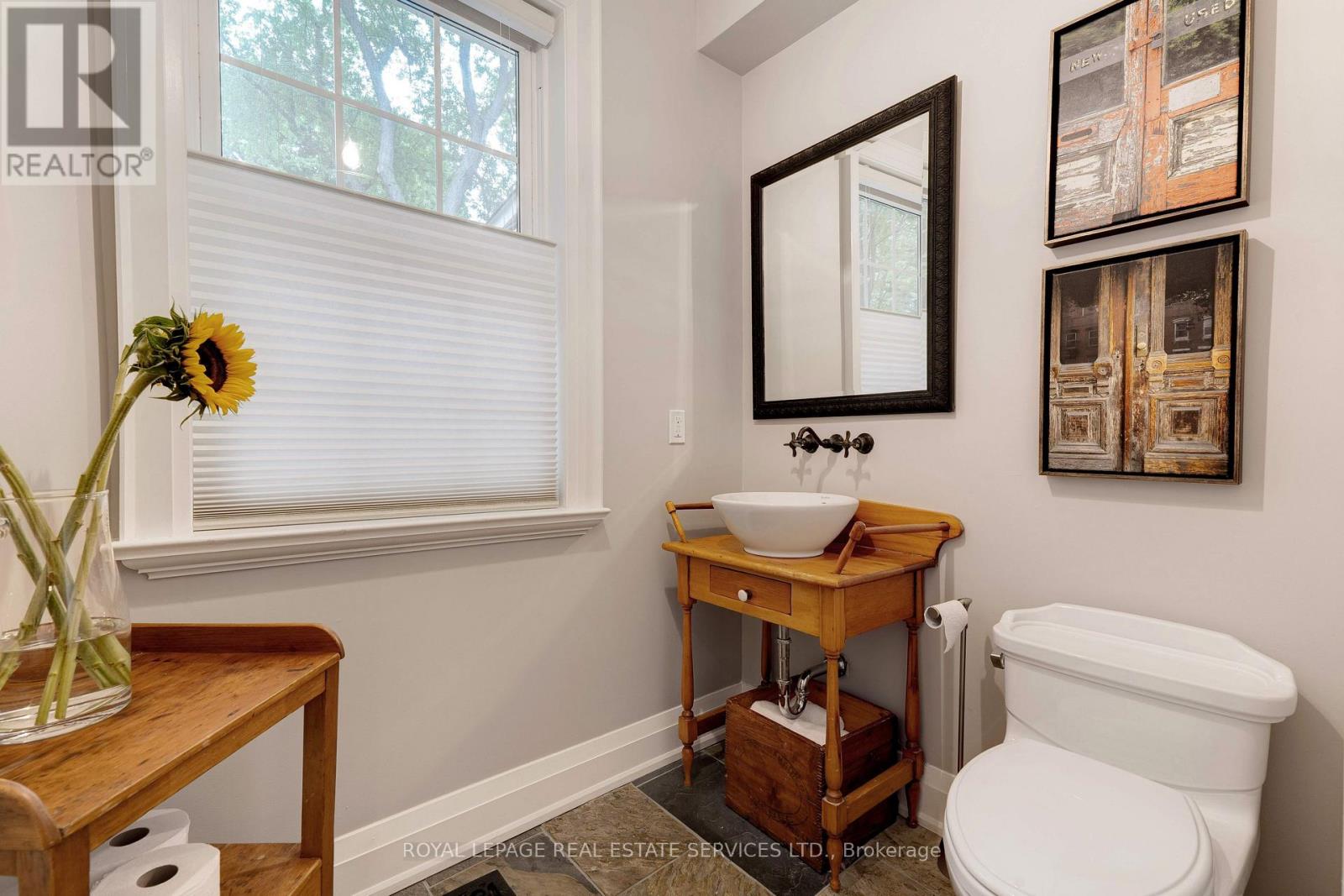 938 Meadow Wood Road, Mississauga, Ontario  L5J 2S6 - Photo 7 - W12422069