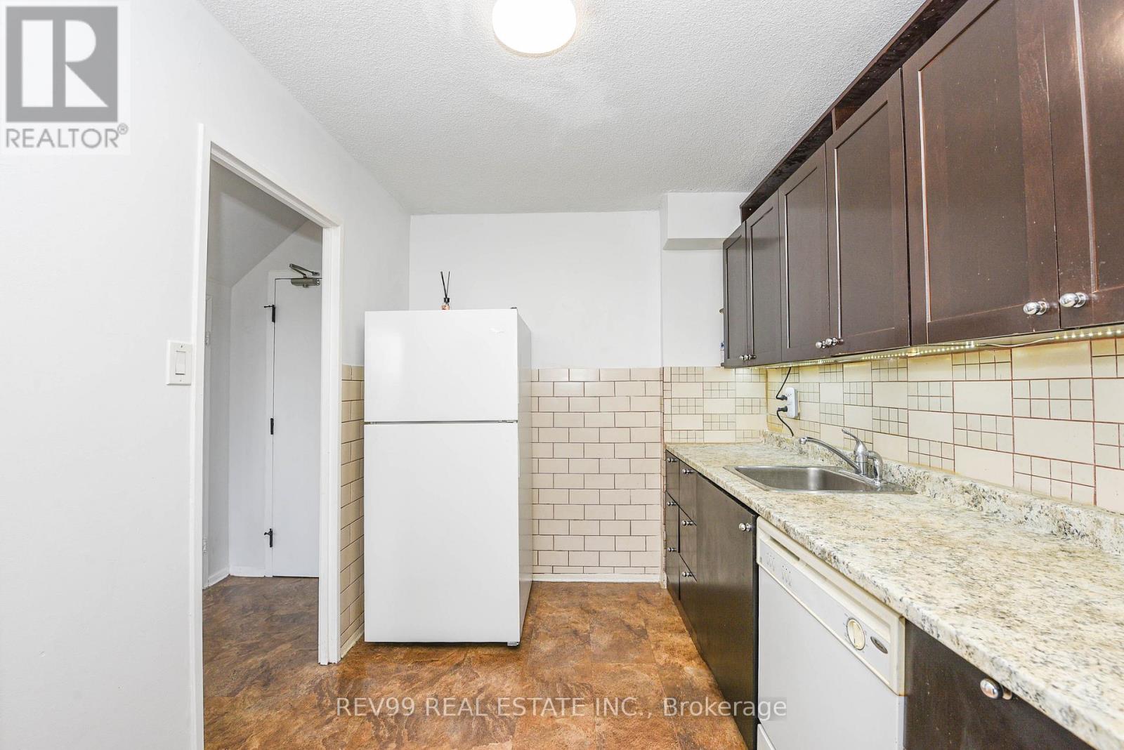 504 - 2121 Roche Court, Mississauga, Ontario  L5K 2C7 - Photo 10 - W12422079