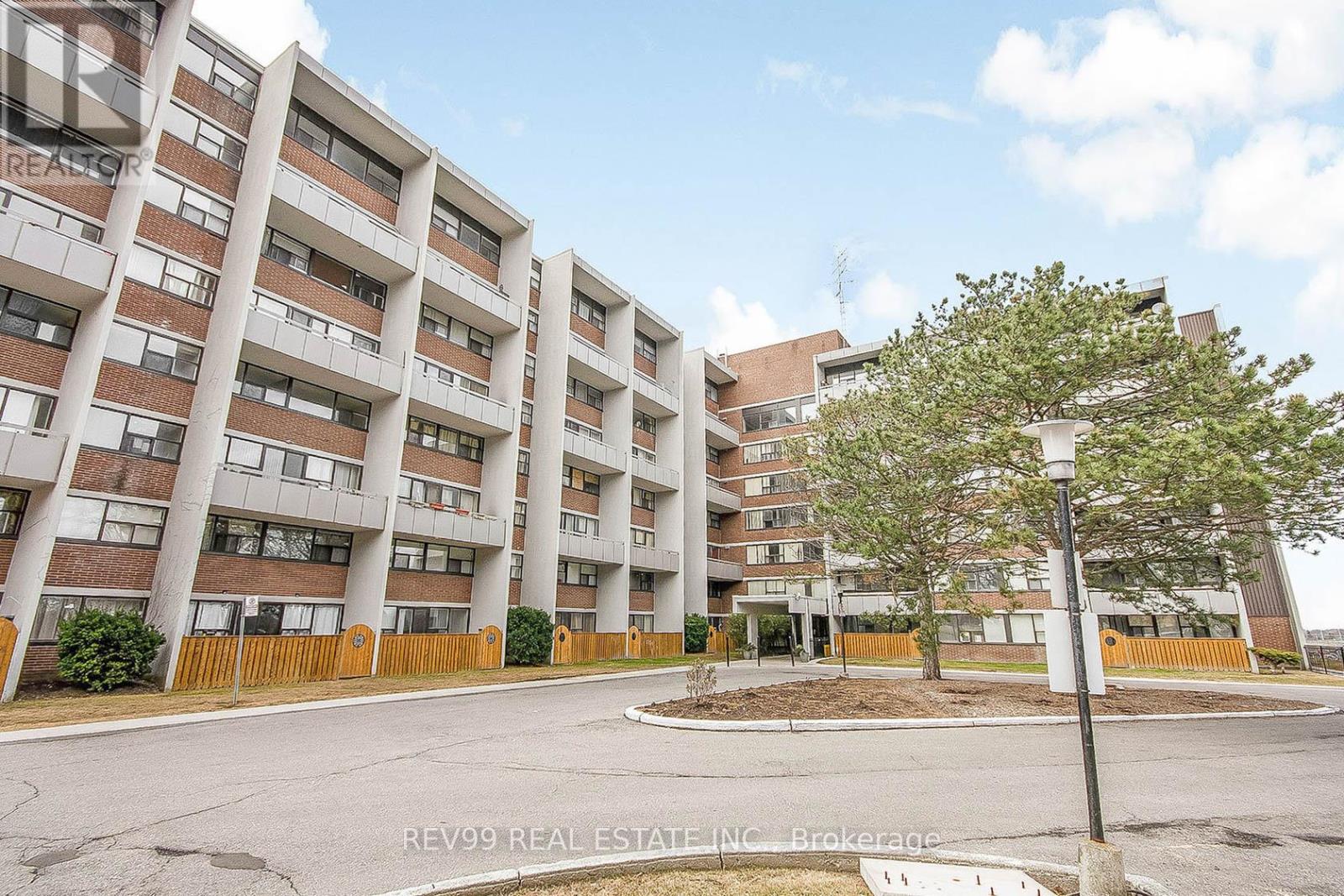 504 - 2121 Roche Court, Mississauga, Ontario  L5K 2C7 - Photo 2 - W12422079