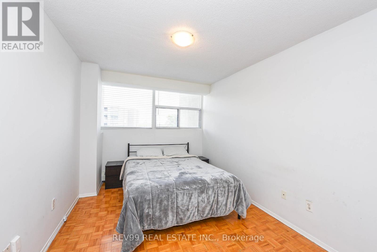 504 - 2121 Roche Court, Mississauga, Ontario  L5K 2C7 - Photo 24 - W12422079