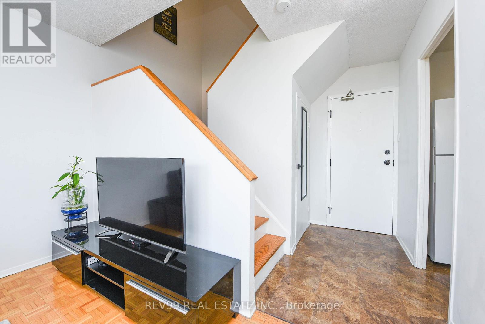 504 - 2121 Roche Court, Mississauga, Ontario  L5K 2C7 - Photo 4 - W12422079