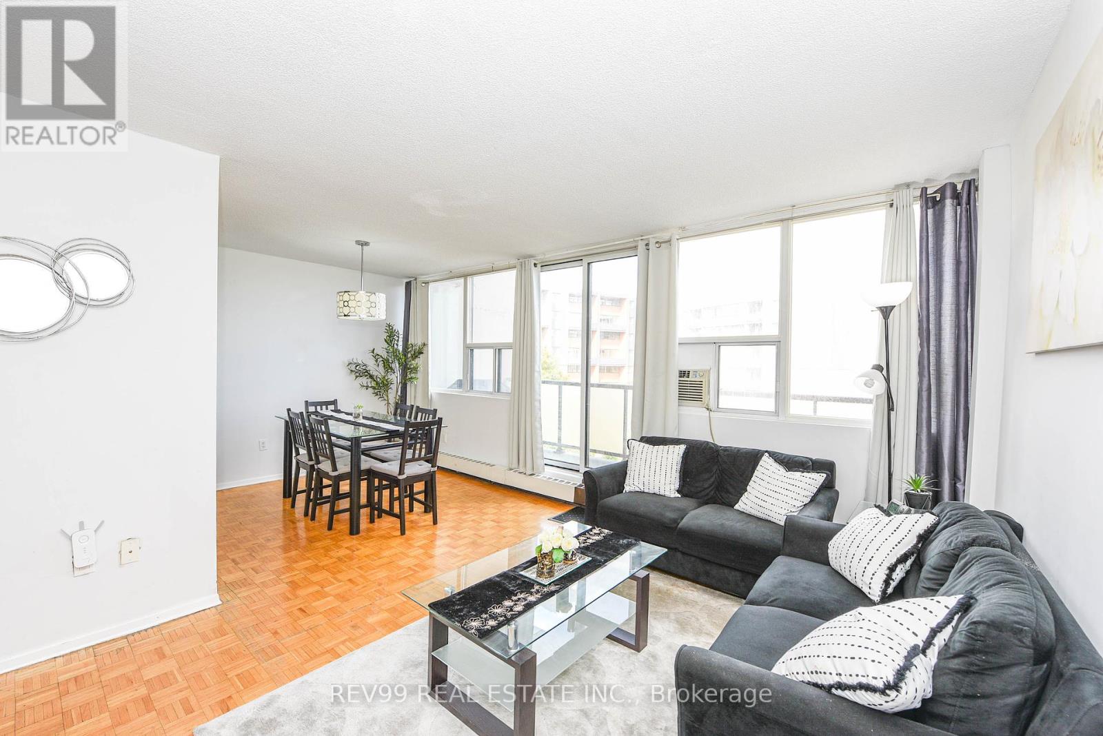 504 - 2121 Roche Court, Mississauga, Ontario  L5K 2C7 - Photo 6 - W12422079