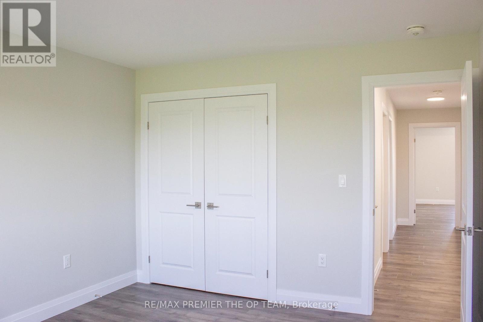 On - 103 Eagle Street, Leamington, Ontario  N8H 0G5 - Photo 13 - X12416425