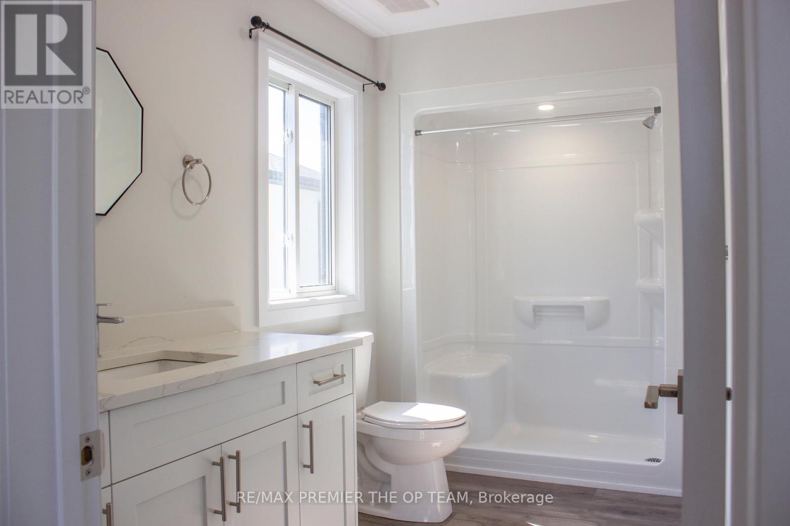 On - 103 Eagle Street, Leamington, Ontario  N8H 0G5 - Photo 22 - X12416425