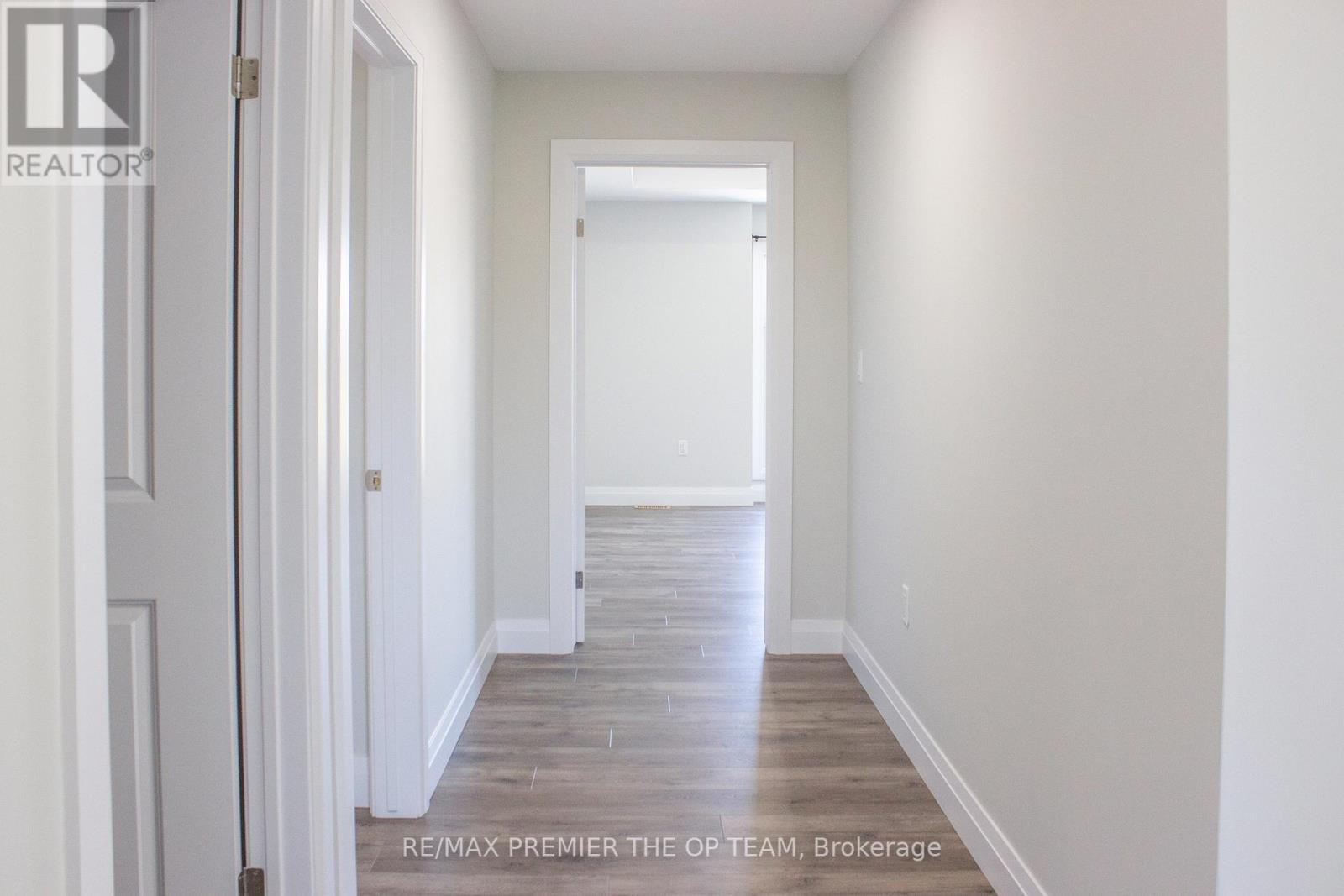 On - 103 Eagle Street, Leamington, Ontario  N8H 0G5 - Photo 18 - X12416425