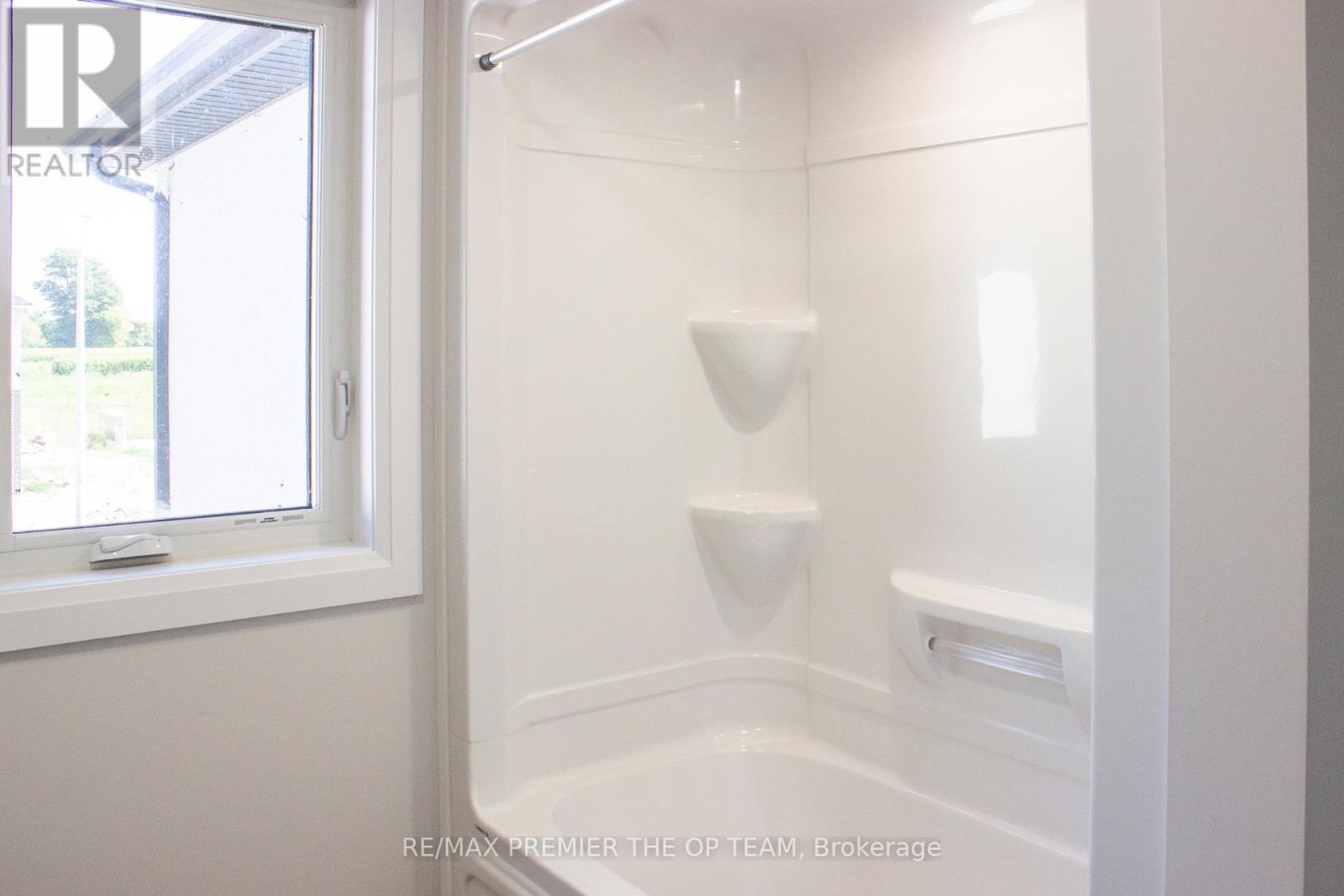 On - 103 Eagle Street, Leamington, Ontario  N8H 0G5 - Photo 16 - X12416425